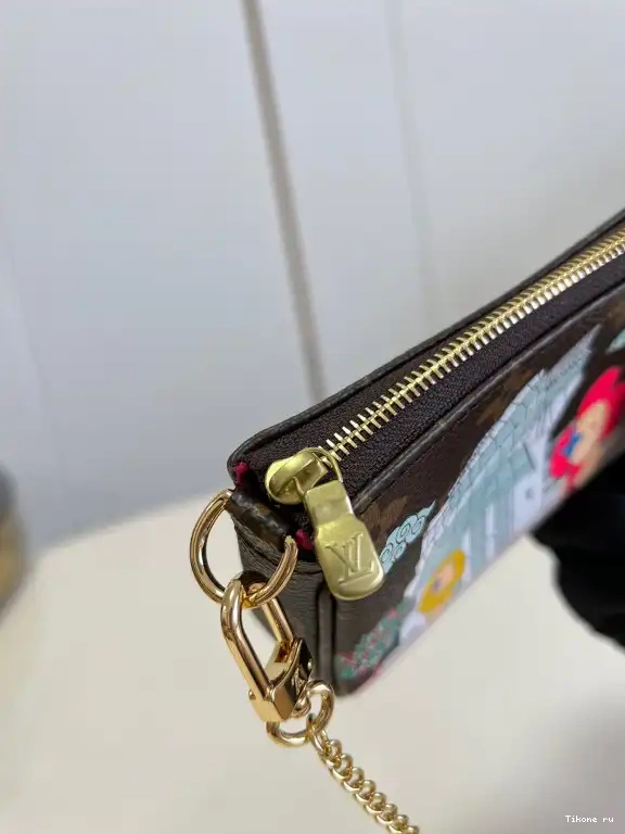 Cheap VUITTON MINI ACCESSOIRES LOUIS POCHETTE 0509
